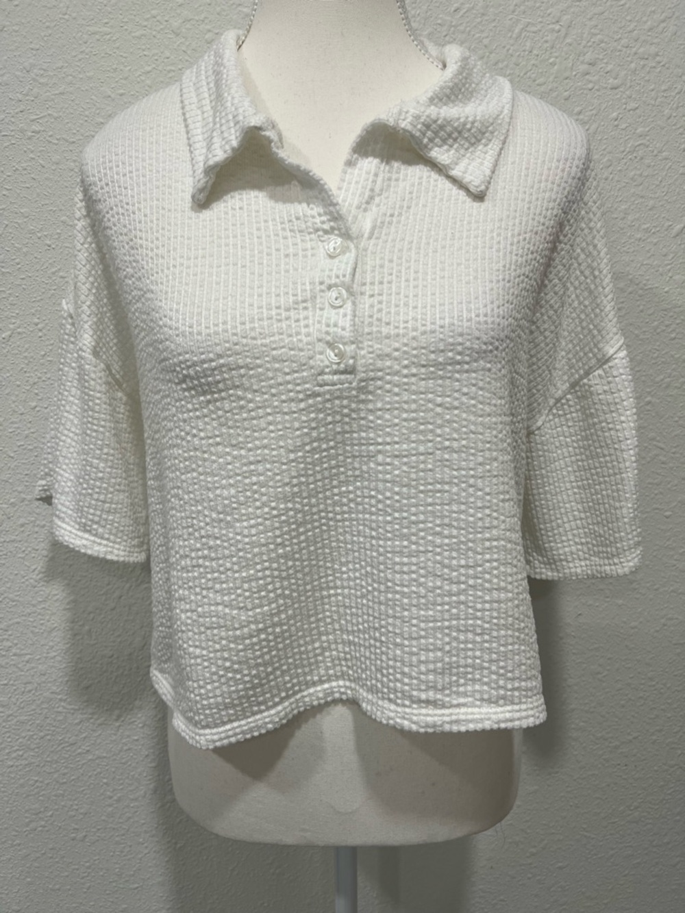 CAUTION TO THE WIND Collard Waffle Texture Crop Top EUC